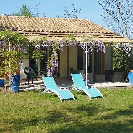 Entre Nimes Et Arles Villa Bellegarde  Rum bild