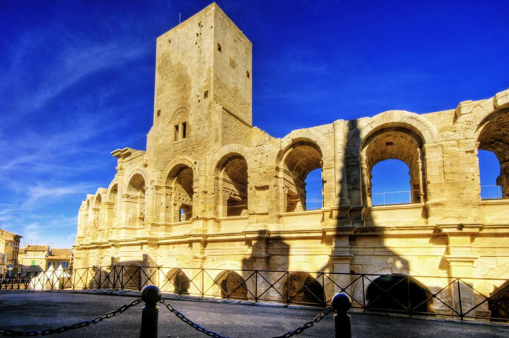 Entre Nimes Et Arles Villa Bellegarde  Exteriör bild
