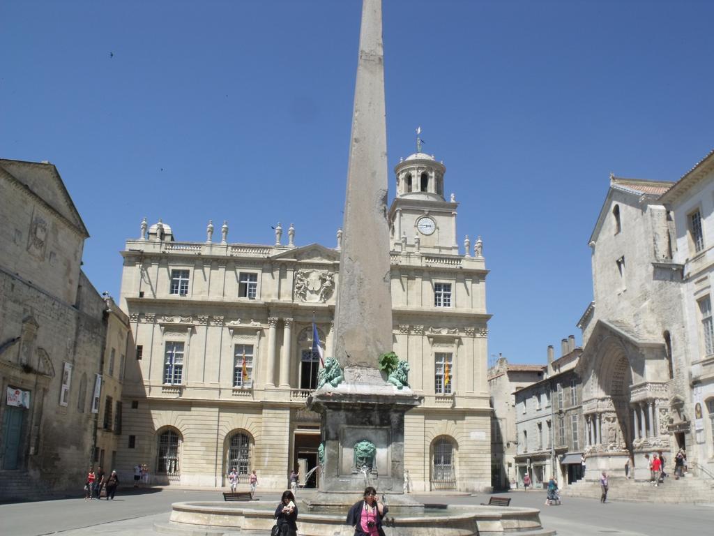 Entre Nimes Et Arles Villa Bellegarde  Exteriör bild